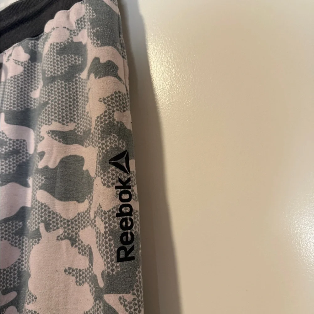 Reebok Camo Jogger Sweatpants Women’s Large Gray Pink Athletic Fleece Loung